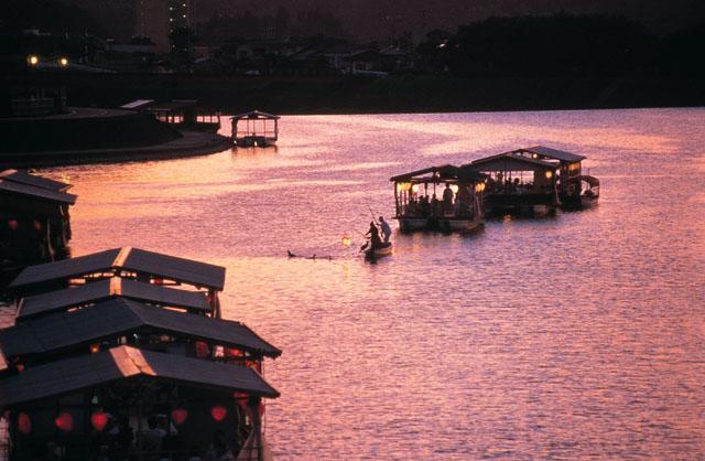 Riverside Hotel Sansuikan 히타 외부 사진